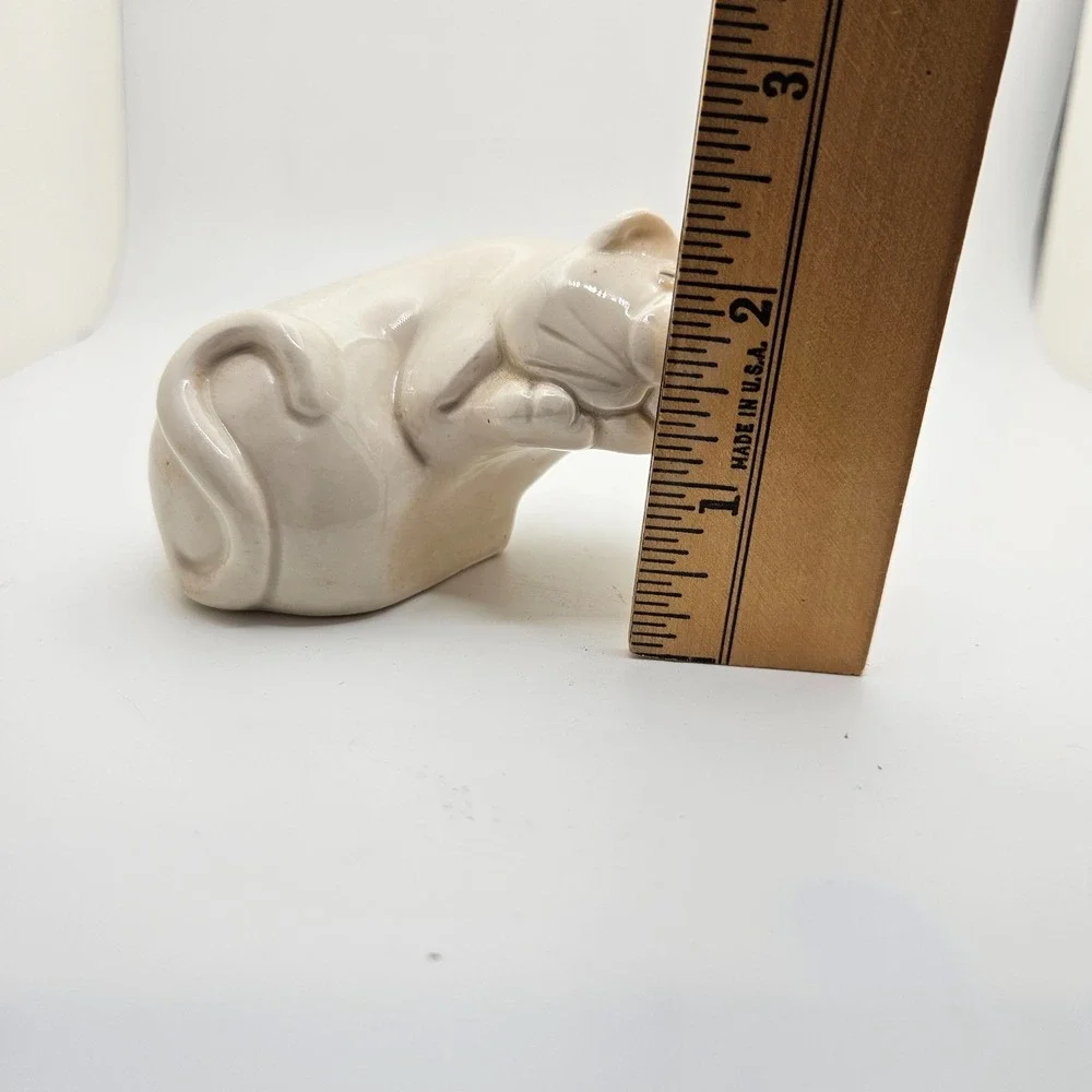 Vintage‎ Sleeping Cat Pepper Shaker Cream Ceramic Kitty Novelty Kitchen Decor